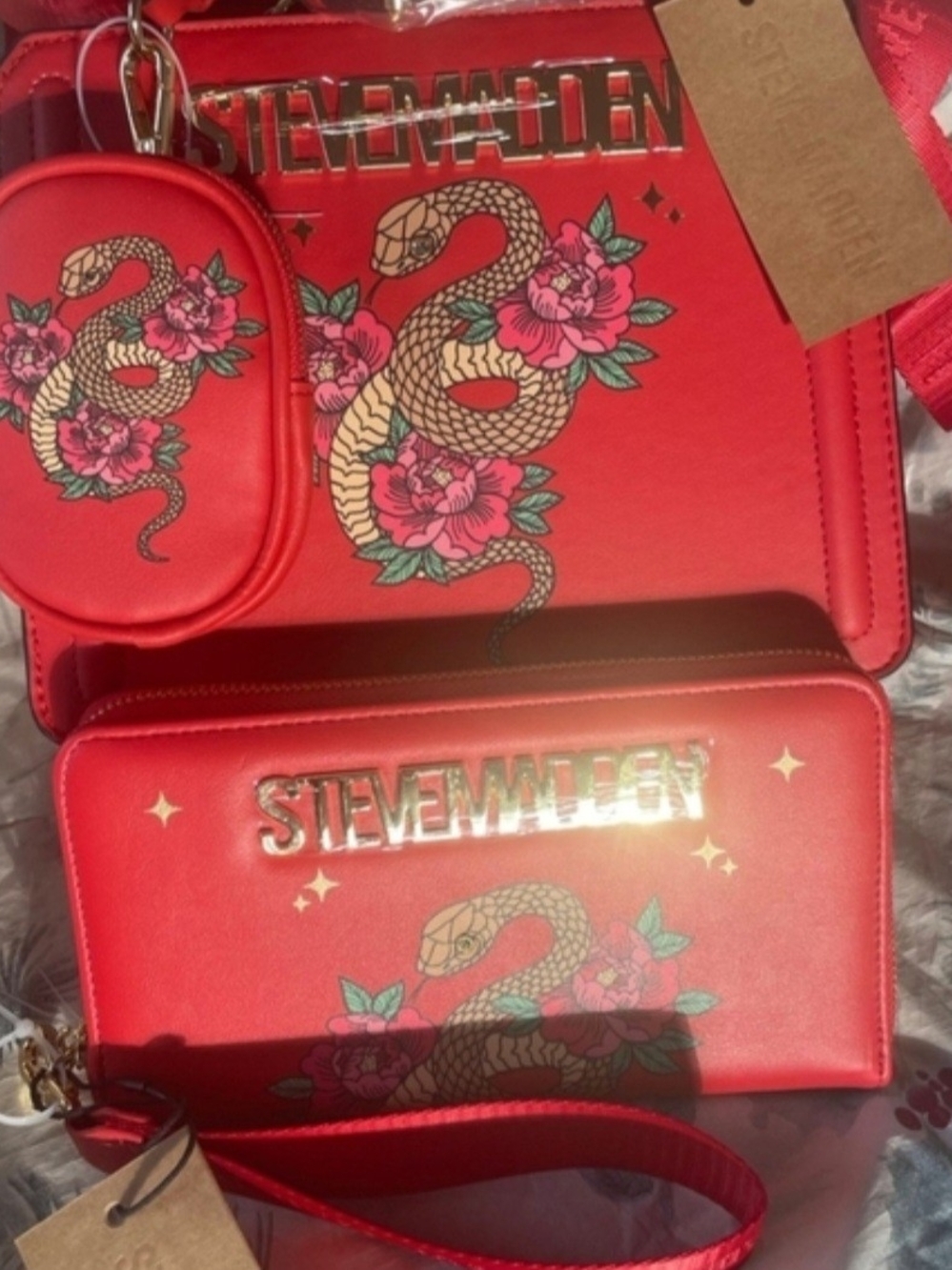 Steve Madden Red Snake & Floral Crossbody with Coin Pouch New Years - Picture 1 of 3
